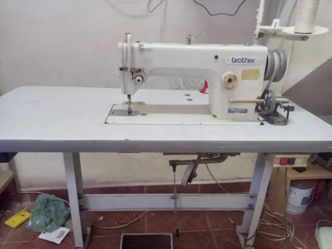 Máquina de Costura Reta Industrial
