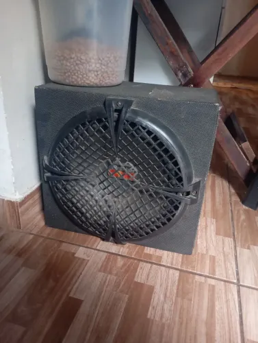 Caixa de som com alto-falante de 13
