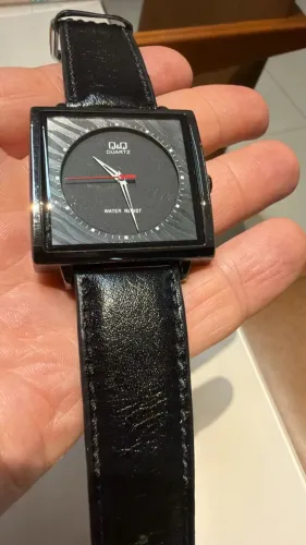 Relógio Q&Q Quartz com pulseira e bateria nova.