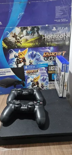 PS4 Slim 500GB + 2 Controles + 4 Jogos Originais (God Of War, Horizon, etc)