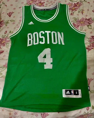 Camiseta do Boston Celtics pra ir logo!