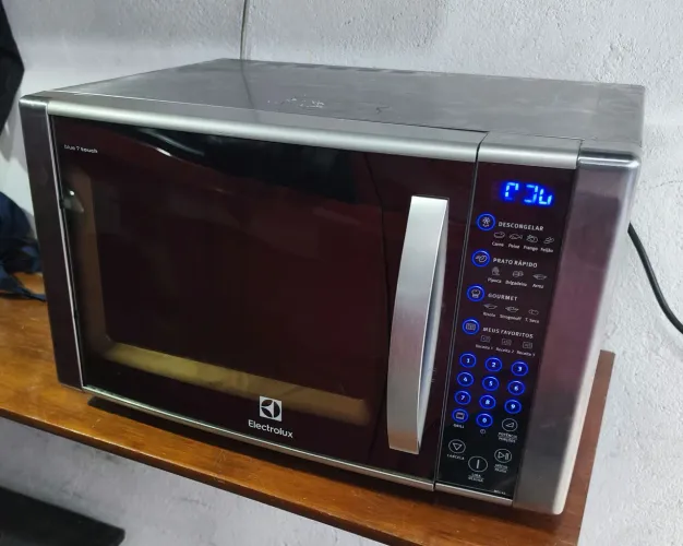 Microondas Electrolux em inox com Grill 31 litros MEC41 127v blue touch 60 hz
