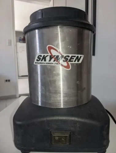 Liquidificador industrial baixa rotação marca SKYMSEN