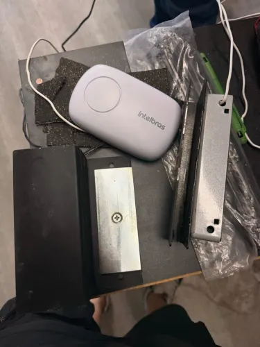 Fechadura eletromagnética intelbras