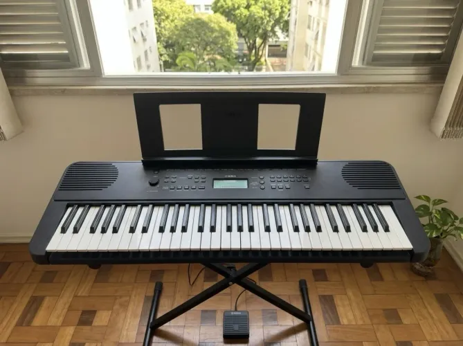Teclado Yamaha PSR-E360 Impecável + Pedal Sustain Original