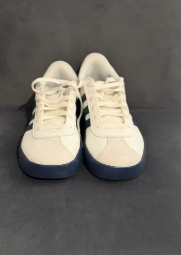 Tênis adidas