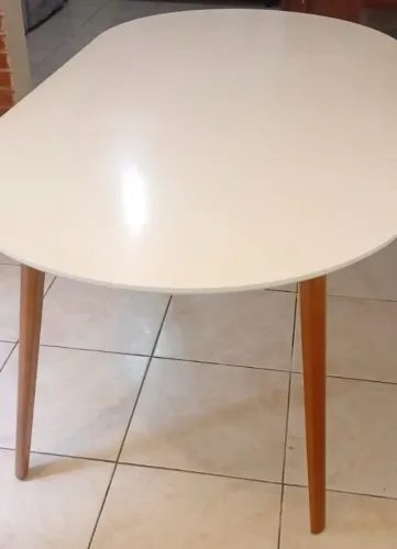 Mesa de Jantar Oval - Design Moderno - Ótimo Estado