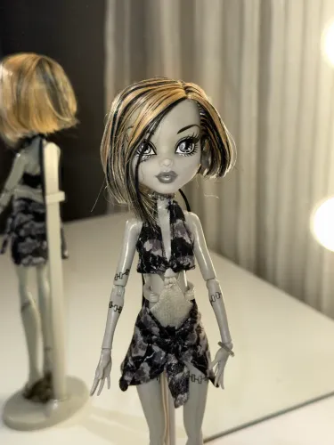 Monster High Frankie Stein Skull Shore