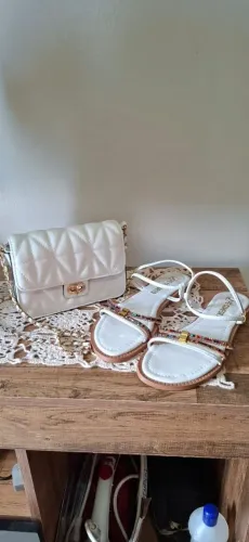 Bolsa e sandália