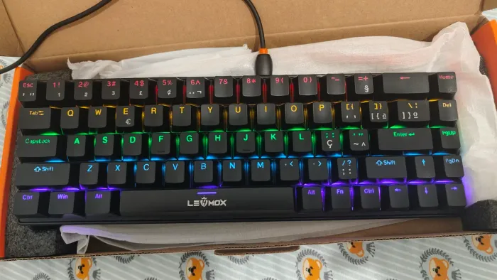 Teclado Mecânico RGB 68 Teclas Gamer Usb C