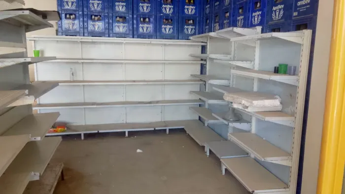 Prateleira de mercado 17 metros