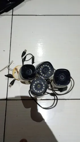 Só tenho 2 Câmeras Bullet Intelbras usada chame no valor
