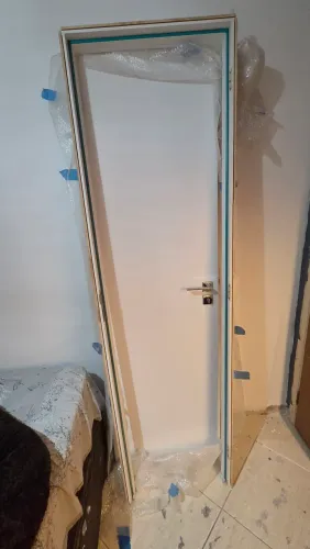 Porta com batente