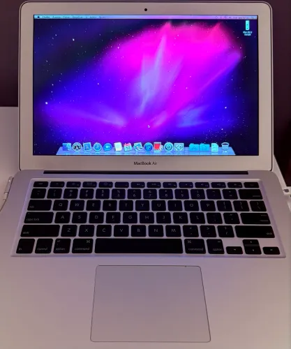 Vendo MacBook Air Vintage muito conservado e funcionando bem