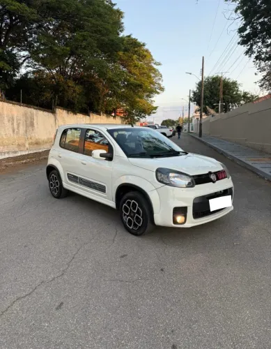 Fiat Uno Sporting 1.4 EVO Fire Flex 8V 4P 2015