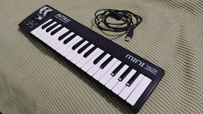 Controlador MIDI AMW Mini 32