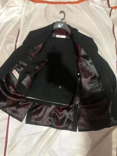 Terno italiano slim fit 50 preto Gino Valentino em lã australiana 120 com colete
