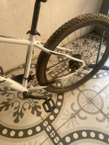 Bicicleta aro 29 em perfeito estado, apenas 2 messes de uso.
