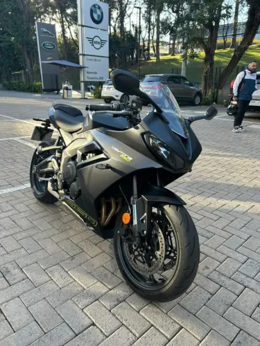 Oportunidade Daytona 660 com 700km apenas e na garantia