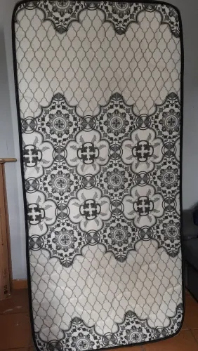 Colchão solteiro seminovo(para vir retirar)