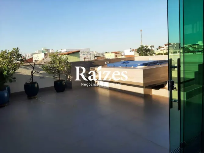 Casa Triplex de Luxo mobiliada com Elevador, Energia Fotovoltaica e Lazer Premium