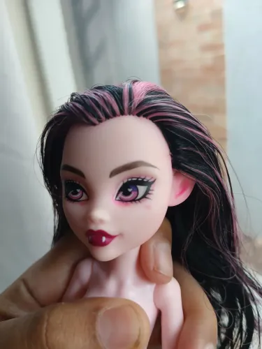 Monster high draculaura (leia descrição)