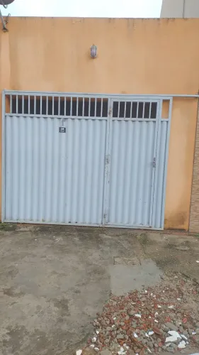 ALUGO UMA CASA FORRADA