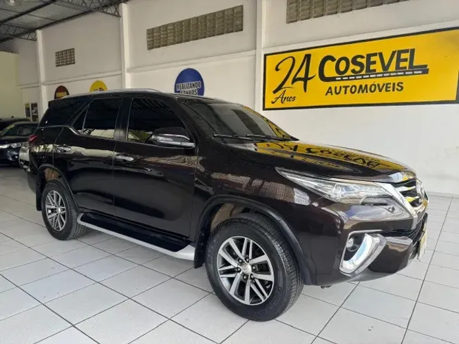 Toyota Hilux SW4 SRX 4X4 2.8 TDI 16V Dies. Aut. 2018