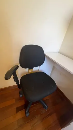 Doação escrivaninha e cadeira