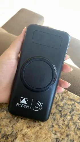 Carregador portátil pouco usado com 4 tipo de cabo