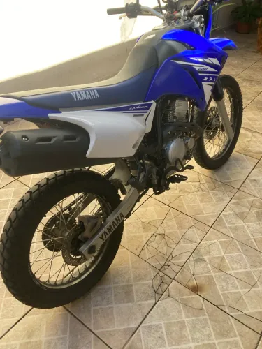 Yamaha lander muito boa 250cc em ótimo estado.