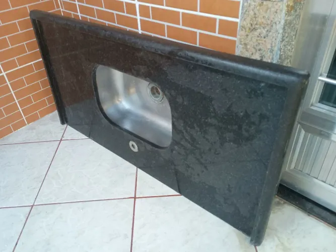 Pia de puro granito com a cuba de inox super conservada