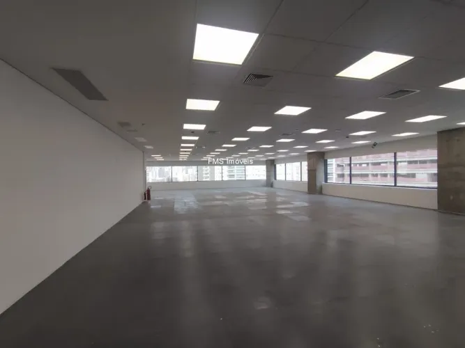 Conjunto comercial com 789m² na Água Branca