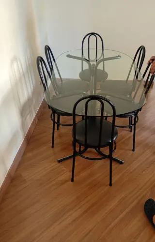 Mesa Com Tampo De Vidro Com 6 Cadeiras