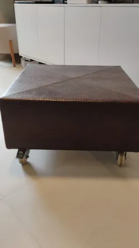 Mesa de apoio em courissimo com rodinhas