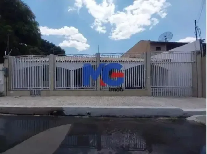 Casa à venda em Juazeiro do Norte (Salesianos) 4 suítes, 5 vagas