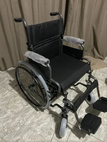 Cadeira de Rodas dobrável Dellaned novinha