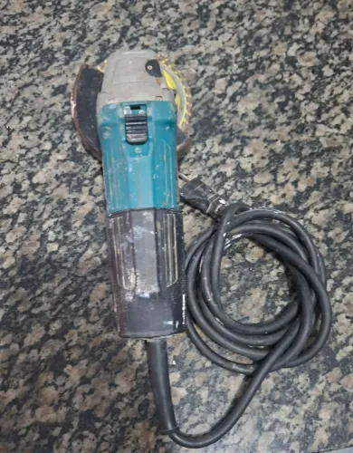 Vende-se Esmerilhadeira.