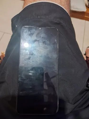 Celular Motorola E13 com bateria estufada