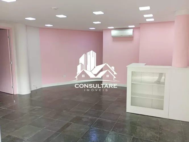 Loja comercial à venda no Marapé em Santos com 57 m² em localização estratégica