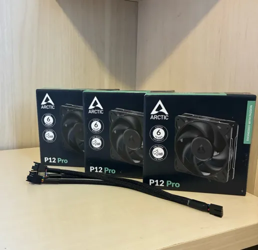 Kit 3 Ventoinhas Arctic P12 Pro + Splitter 3 em 1