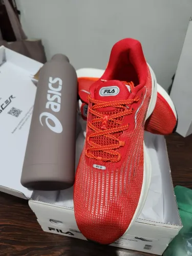 Kit promocional Speedzone e Asics squeeze