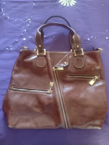 Bolsa de couro, marrom.