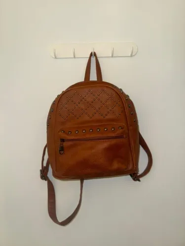 Mochila marrom pequena