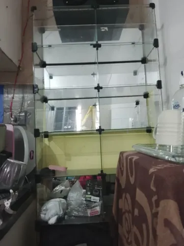 Vende se vitrine de vidro
