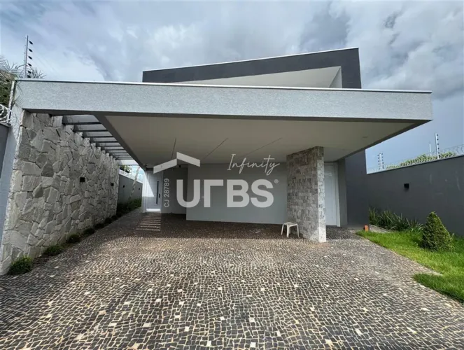 Casa Automatizada com Piscina no Plano Diretor Sul! Quadra 409 Sul