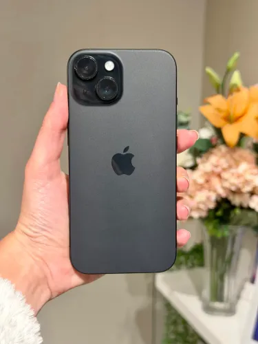 iPhone 15 128GB - impecável + acessórios 