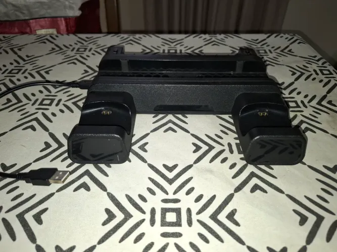 Base de carregamento PS4 com refrigerador 
