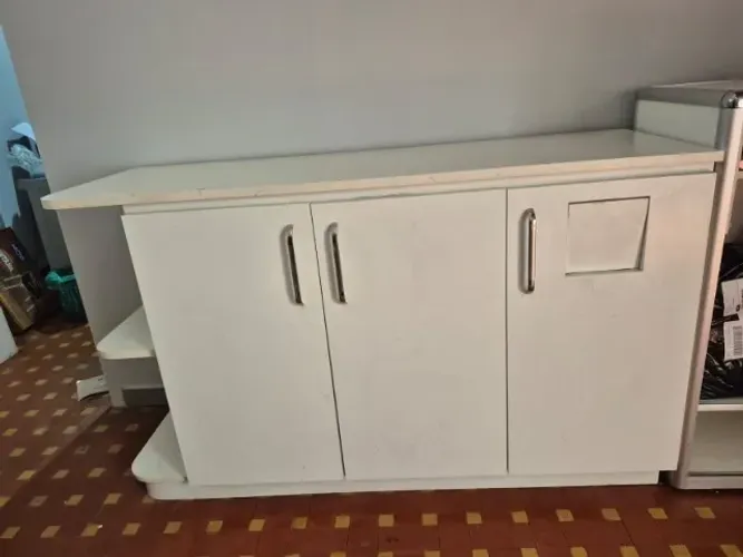 Armário/balcão em MDF branco - 3 portas