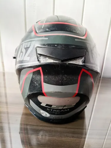 Capacete + capa de chuva para moto